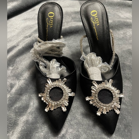 Beautiful shoes just but fit more of a size 8 than 8 1/2. Never wore the shoes. - Picture 3 of 5